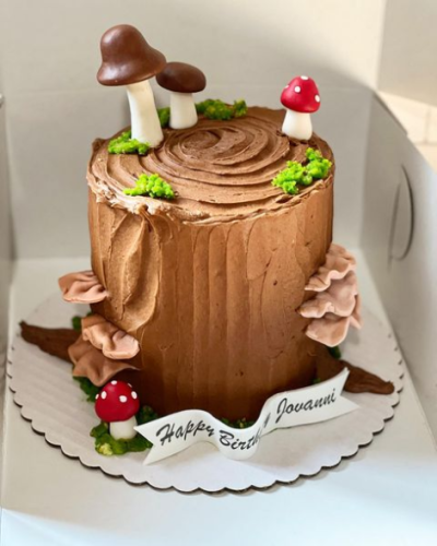 LouisVuitton & Gucci Cake  Gucci cake, Beautiful birthday cakes, Louis  vuitton cake